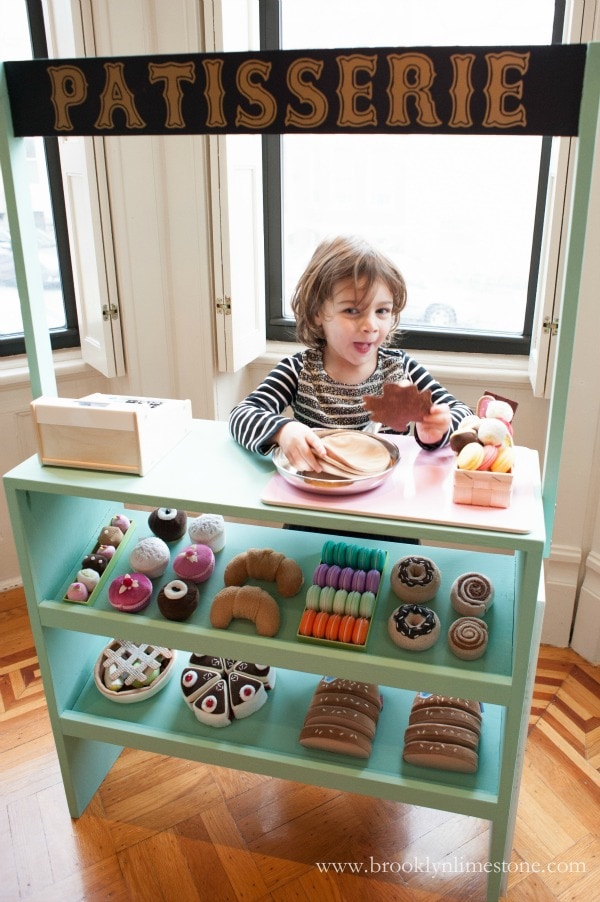 kids play patisserie with play food