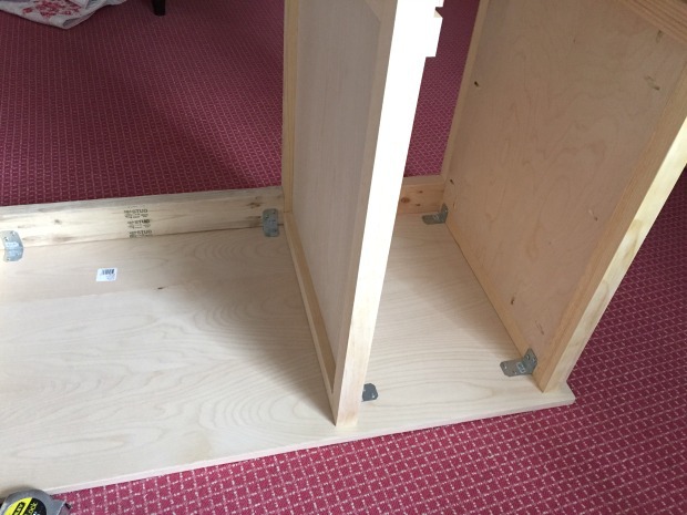 attaching desk top to base pieces