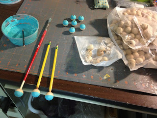 how to paint circular wood beads
