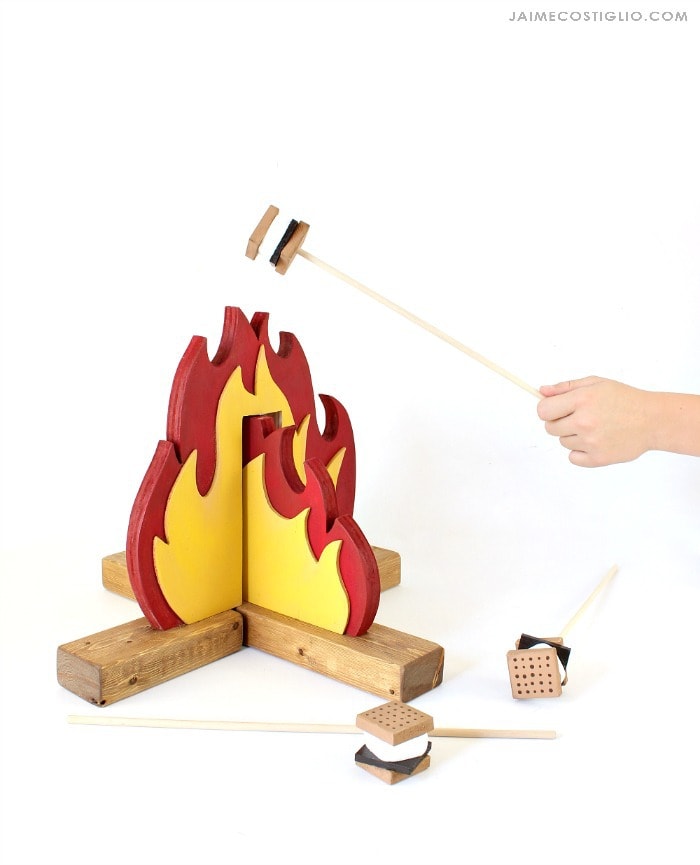 play campfire with kid roasting smores