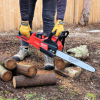 milwaukee chainsaw cutting log
