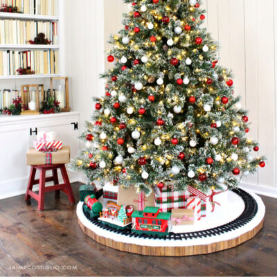 DIY Christmas Tree Skirt for Train - Jaime Costiglio