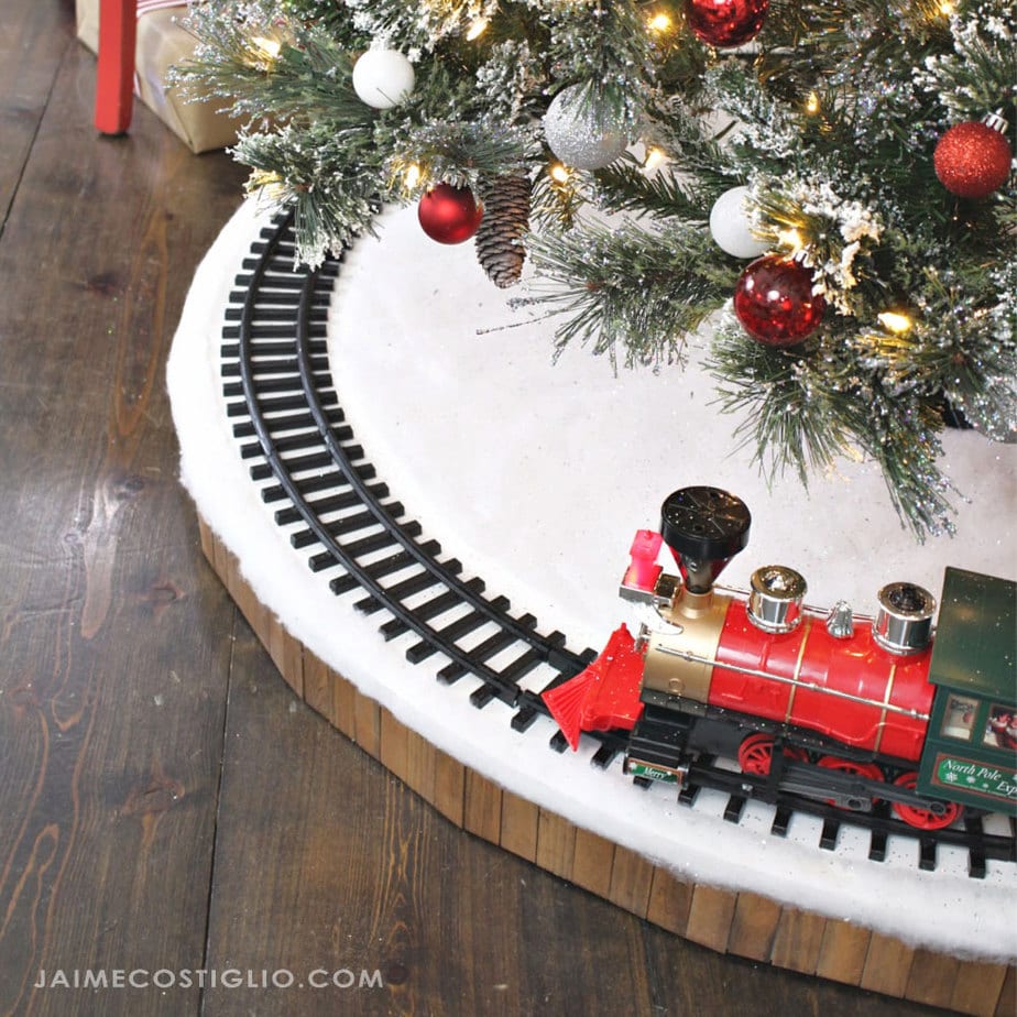Aggregate more than 77 christmas train set decoration - seven.edu.vn