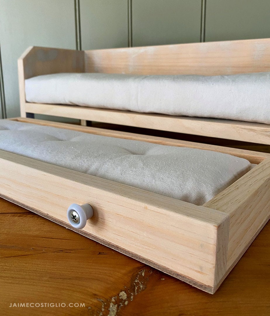 trundle bed with knobs